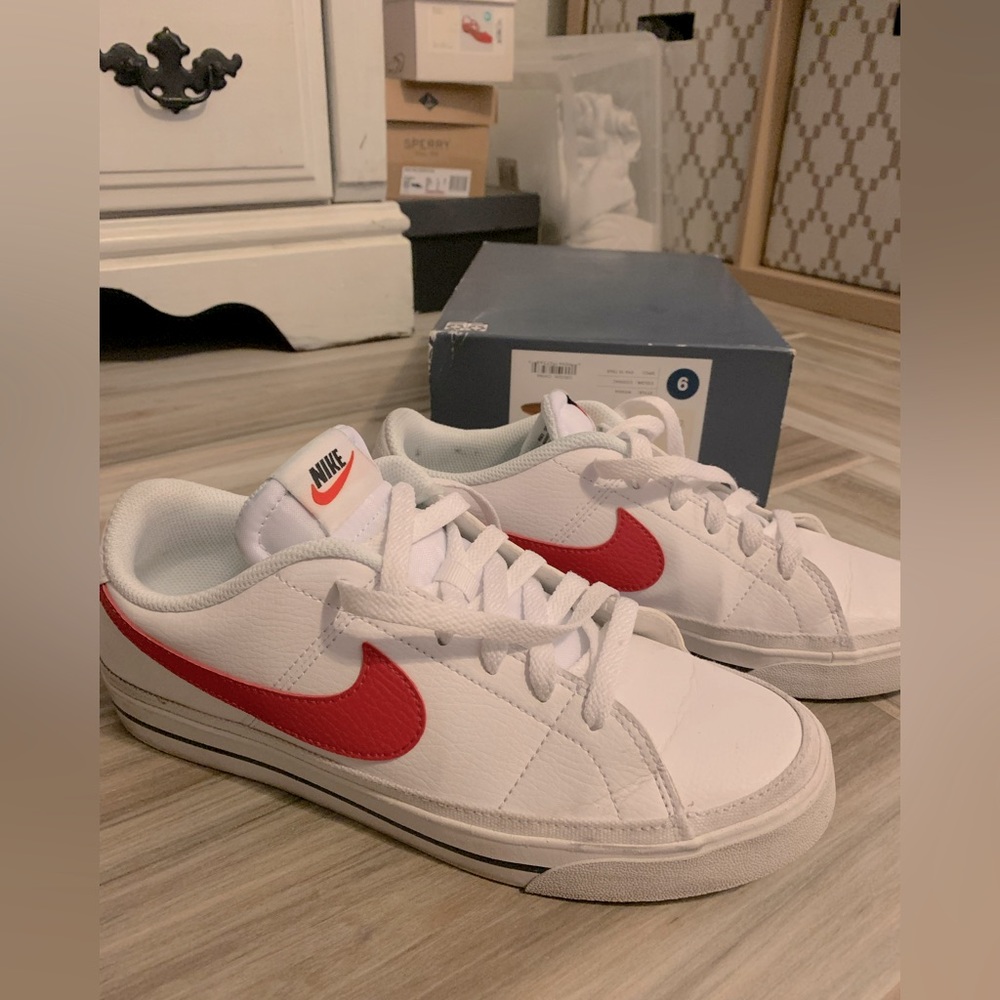 Nike court legacy. Men's 8/ Women's 9.5.